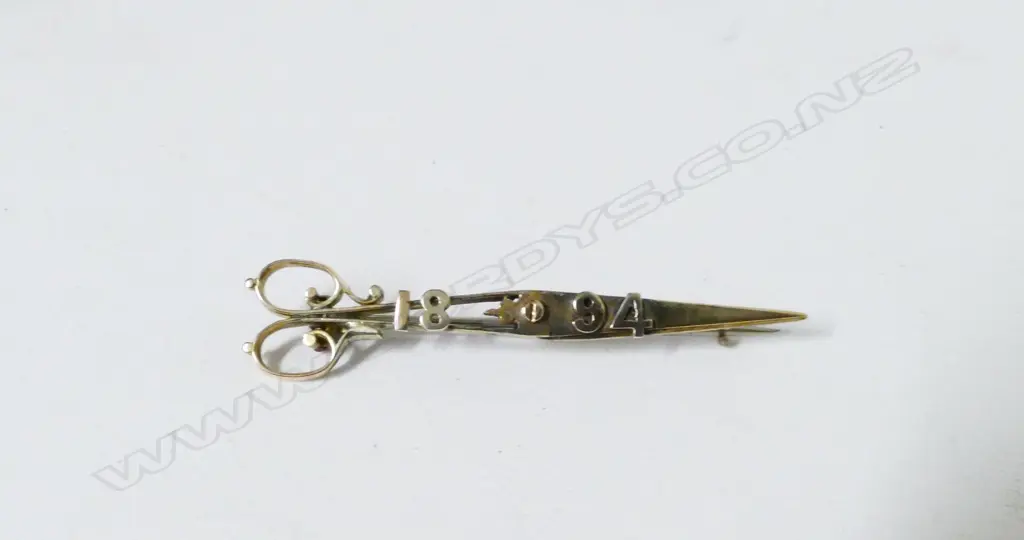 A Victorian 15ct. gold brooch Image 1++