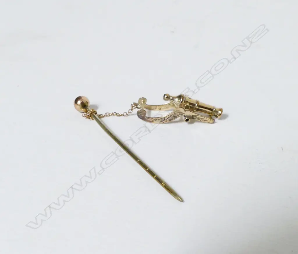 A 9ct. gold stick pin Image 1++