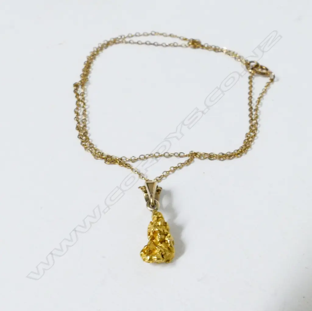 A small gold nugget pendant Image 1++