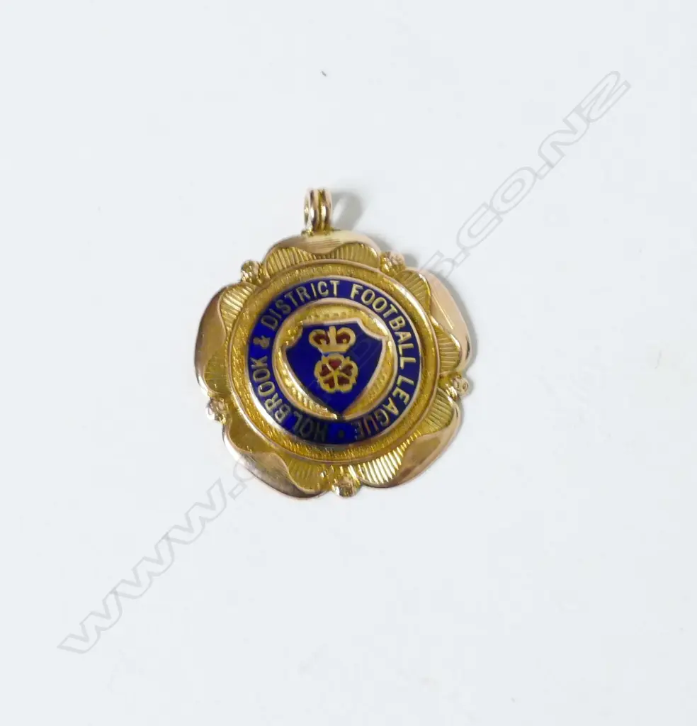 A 9ct. gold football medallion Image 1++