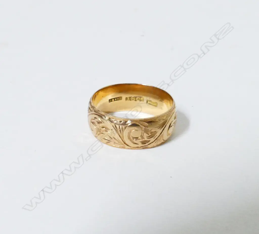 An 18ct. gold Australian Colonial wedding band Image 1++