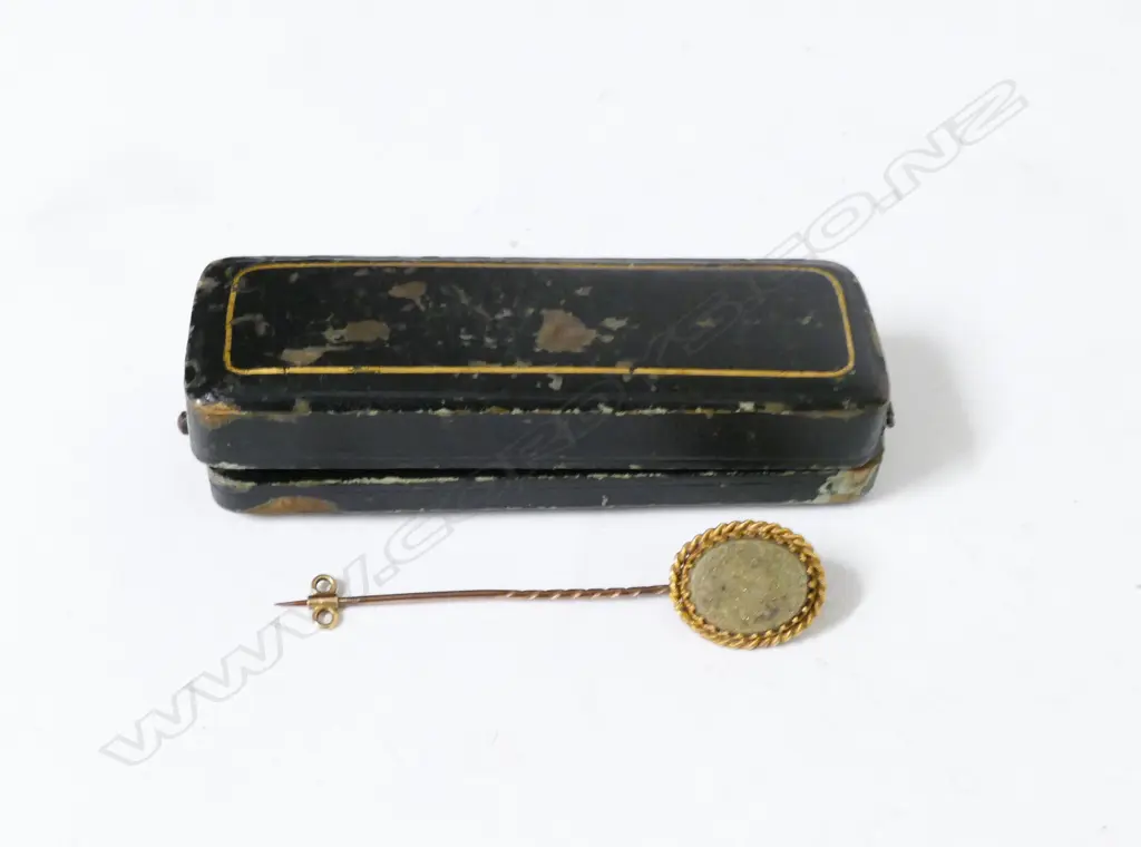 An antique gold stick pin Image 1++