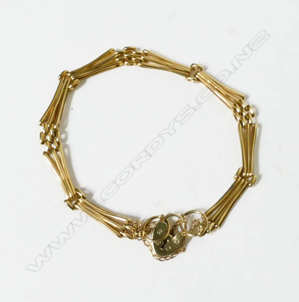 A 9ct. gold gate bracelet Image 1++