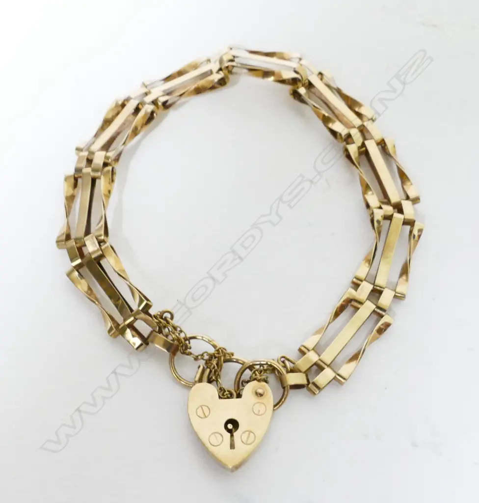 A 9ct. gold gate bracelet Image 1++