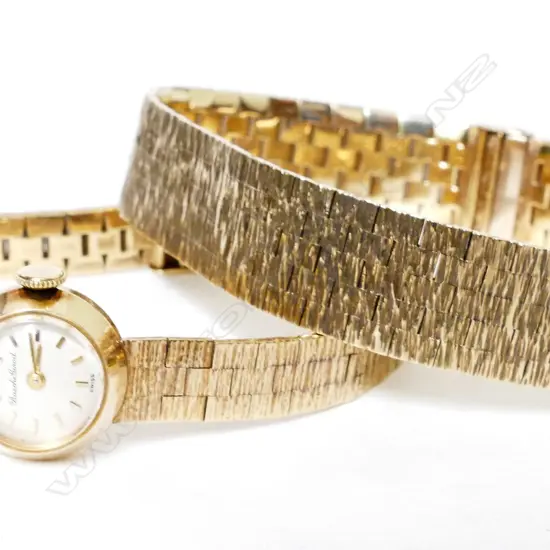 A retro 9ct. gold bracelet