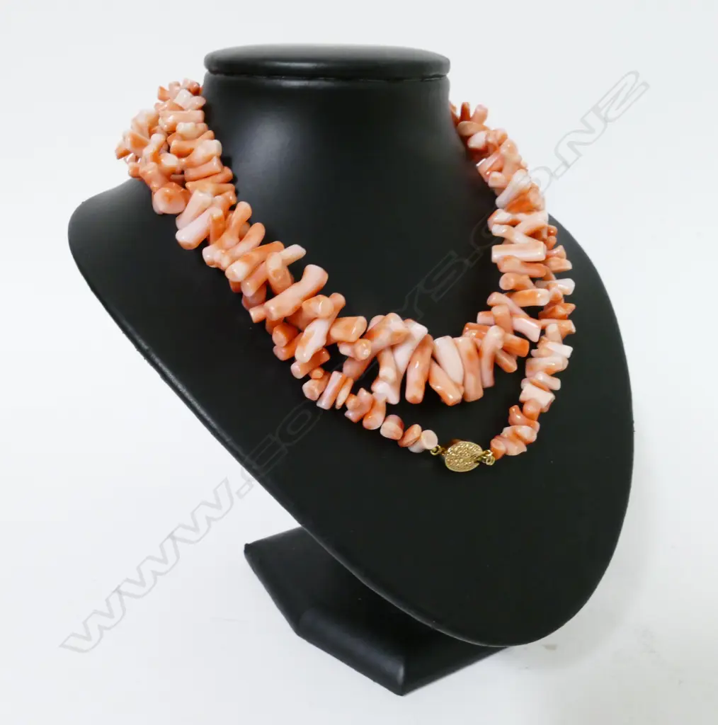 A vintage branch coral necklace Image 1++