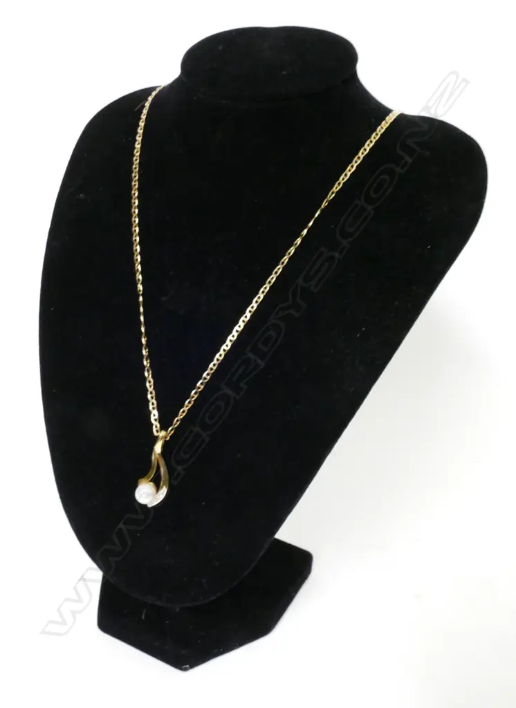 An 18ct. gold pearl and diamond pendant Image 1++