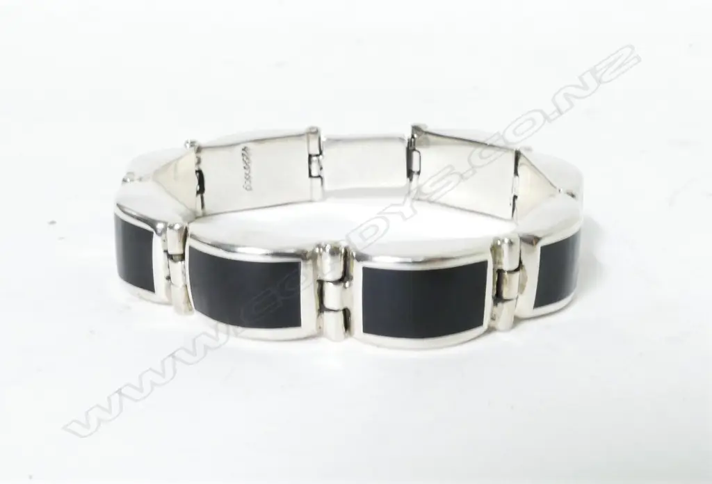 A silver and onyx Art Deco bracelet Image 1++