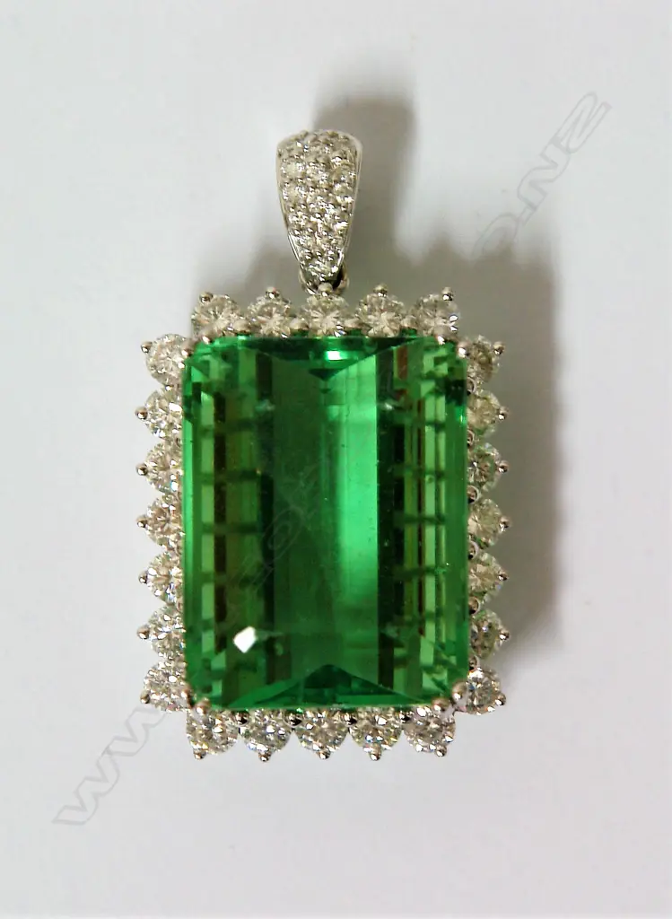 An impressive lady's 18ct. white gold green fluorite and diamond pendant Image 1++