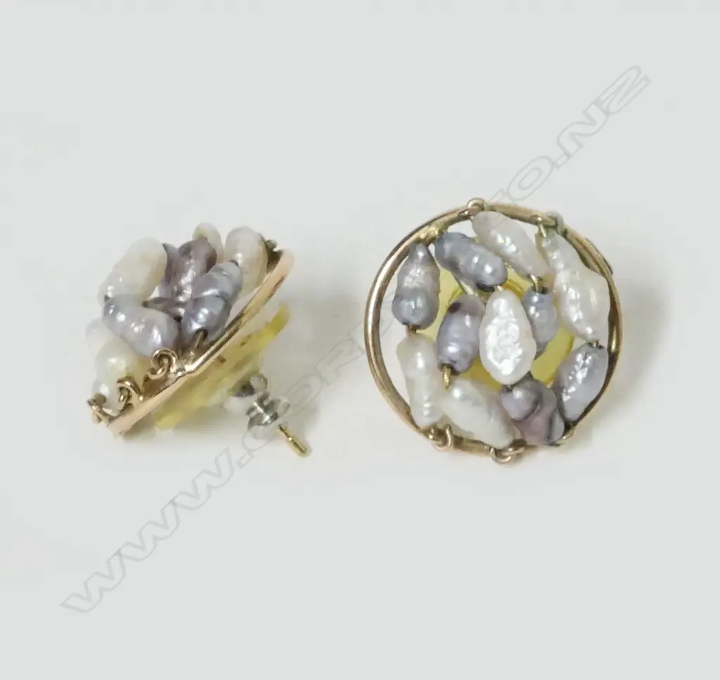 A pair of 9ct. gold and pearl earrings Image 1++