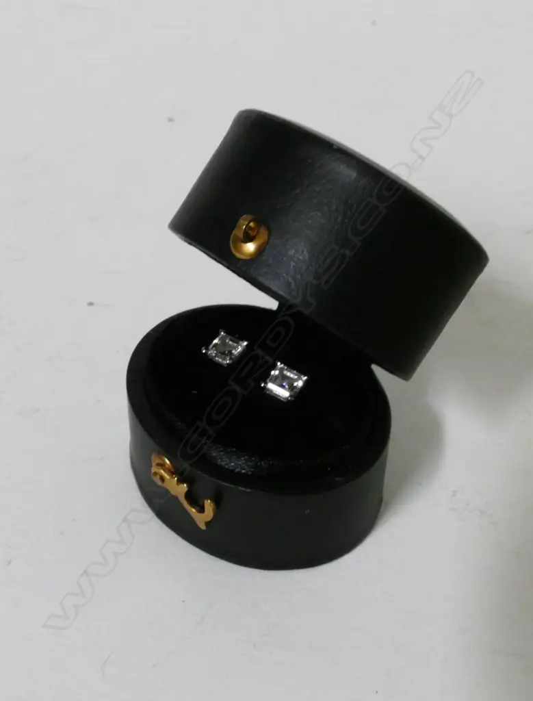 A pair of 18ct. white gold and diamond stud earrings Image 1++