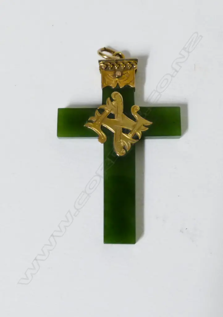 A Colonial 9ct. gold and greenstone cross Image 1++
