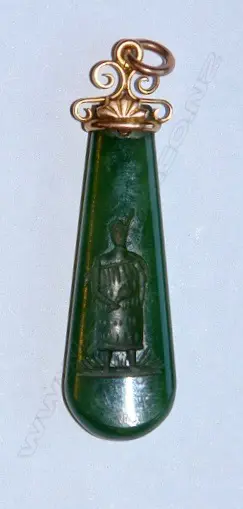A Colonial 9ct. gold and greenstone pendant Image 1++