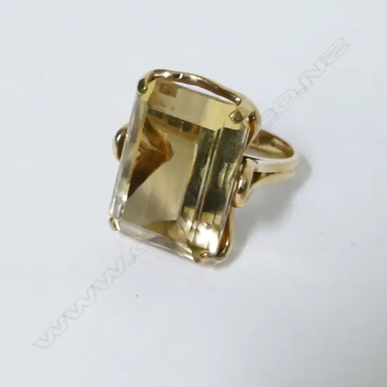 A retro 9ct. gold and citrine cocktail ring