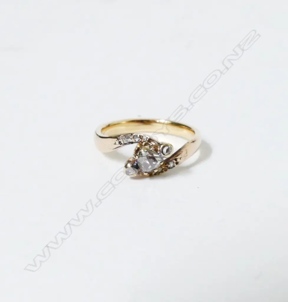 A Victorian 18ct. rose gold and diamond ring Image 1++