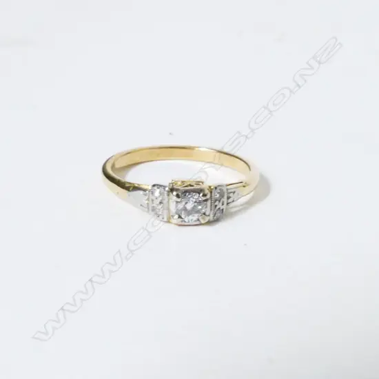 An 18ct. gold and diamond Art Deco ring