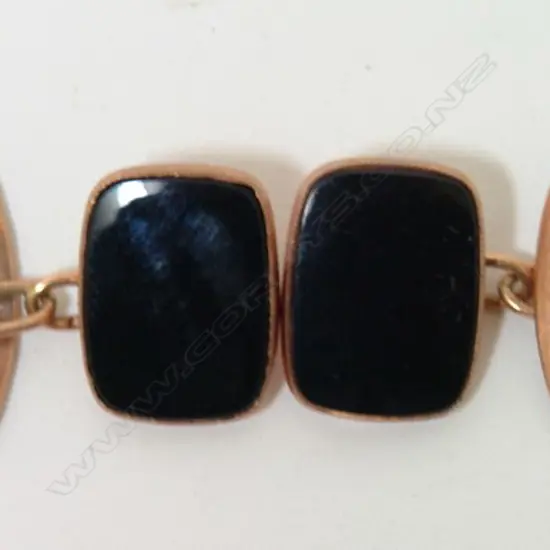 PR VINTAGE 9CT & ONYX CUFFLINKS