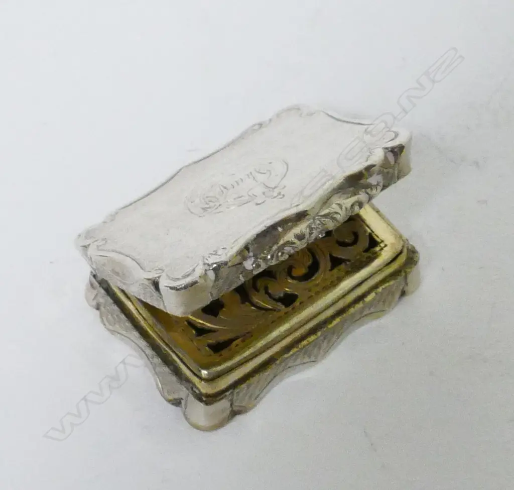 A good Victorian silver vinaigrette Image 1++