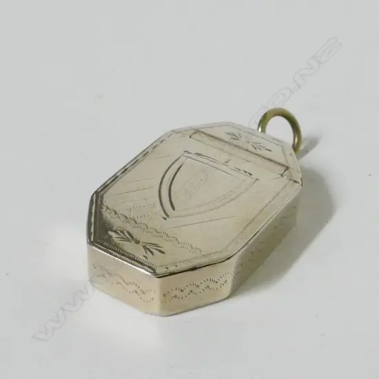 A George III silver snuff box