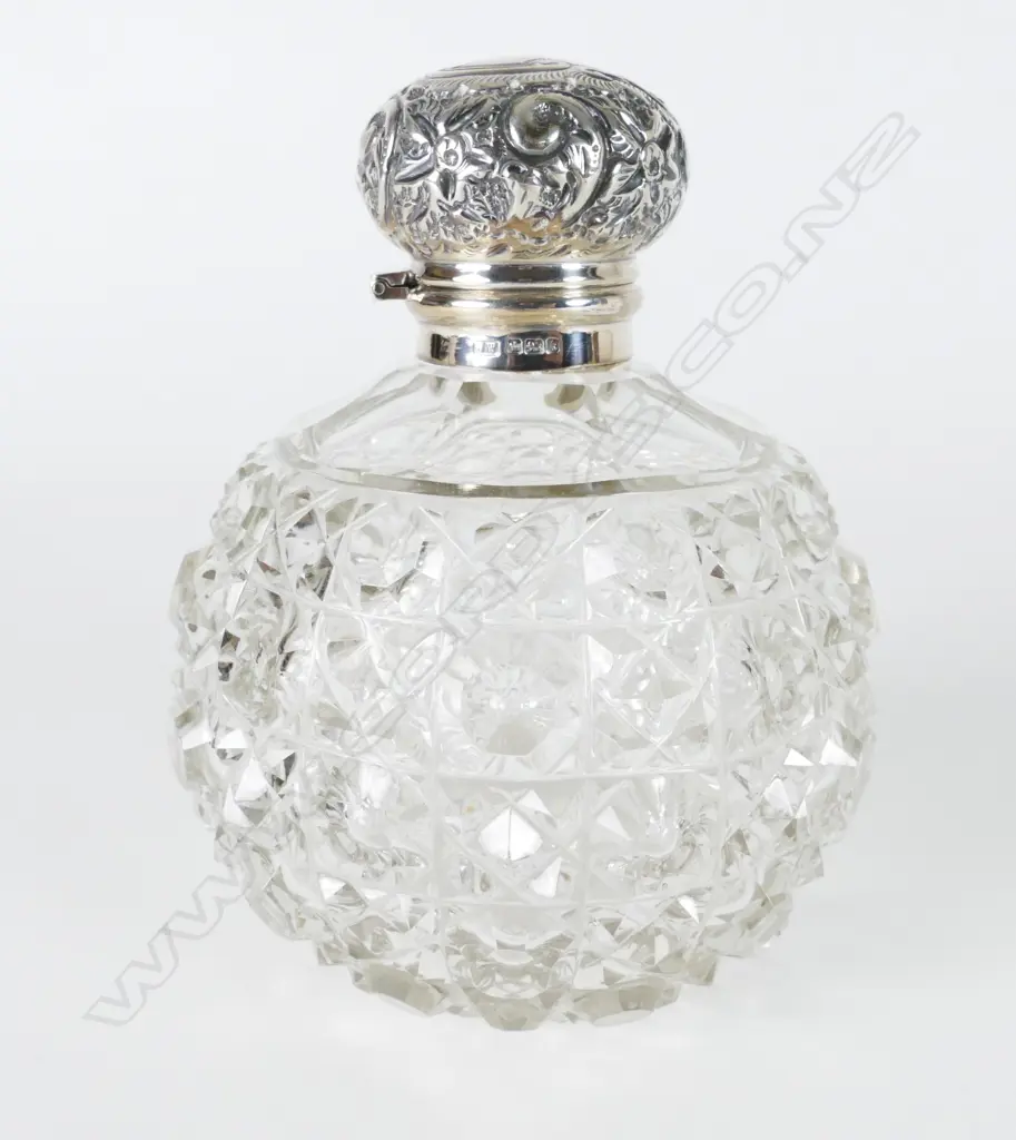 A large Edwardian cut crystal and silver scent bottle Image 1++