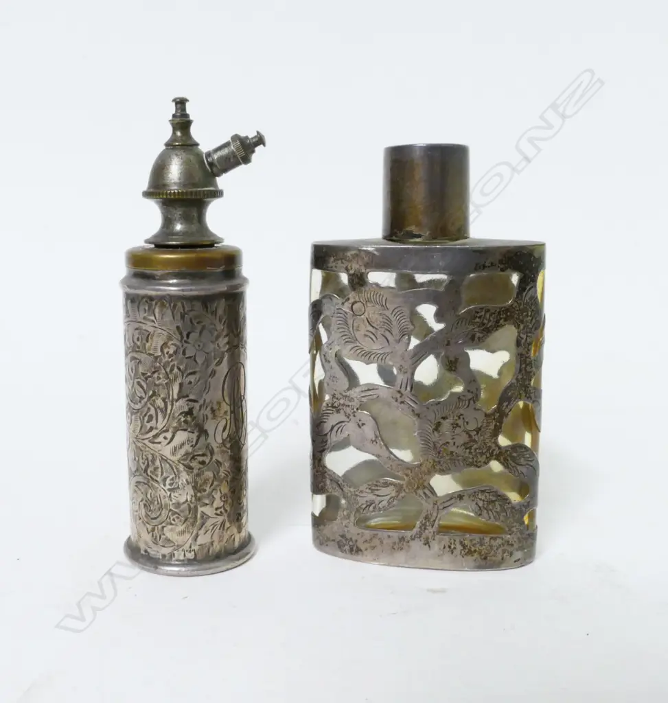 An early 1900s silver framed perfume atomiser Image 1++