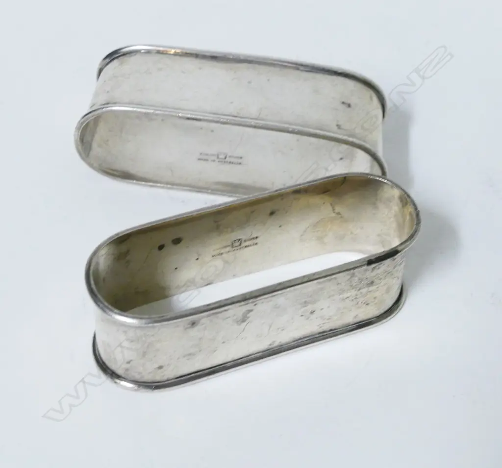 A pair of Australian silver napkin rings Image 1++