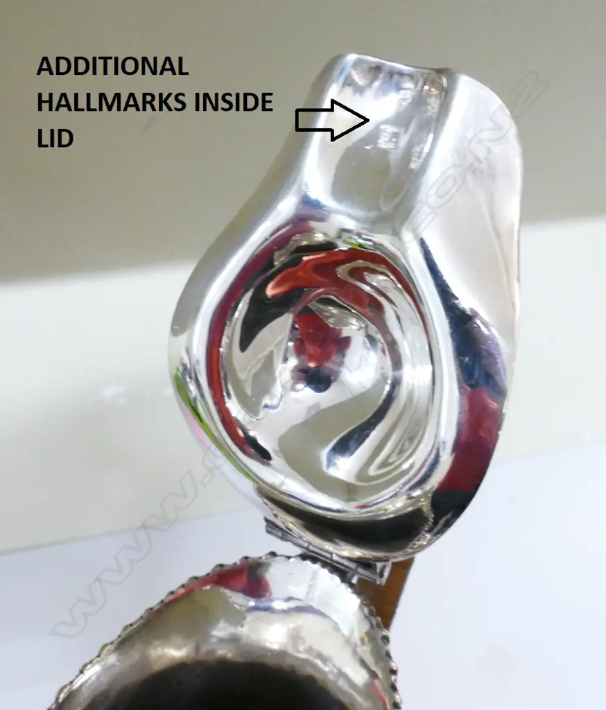 A George III silver claret jug Image 1++