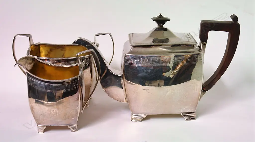 A George III silver teaset Image 1++