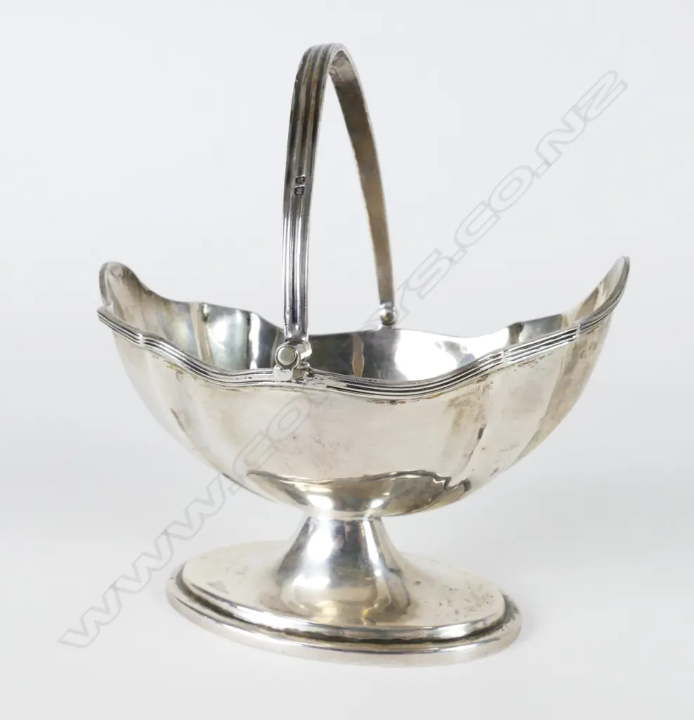 A Victorian silver sugar basket Image 1++