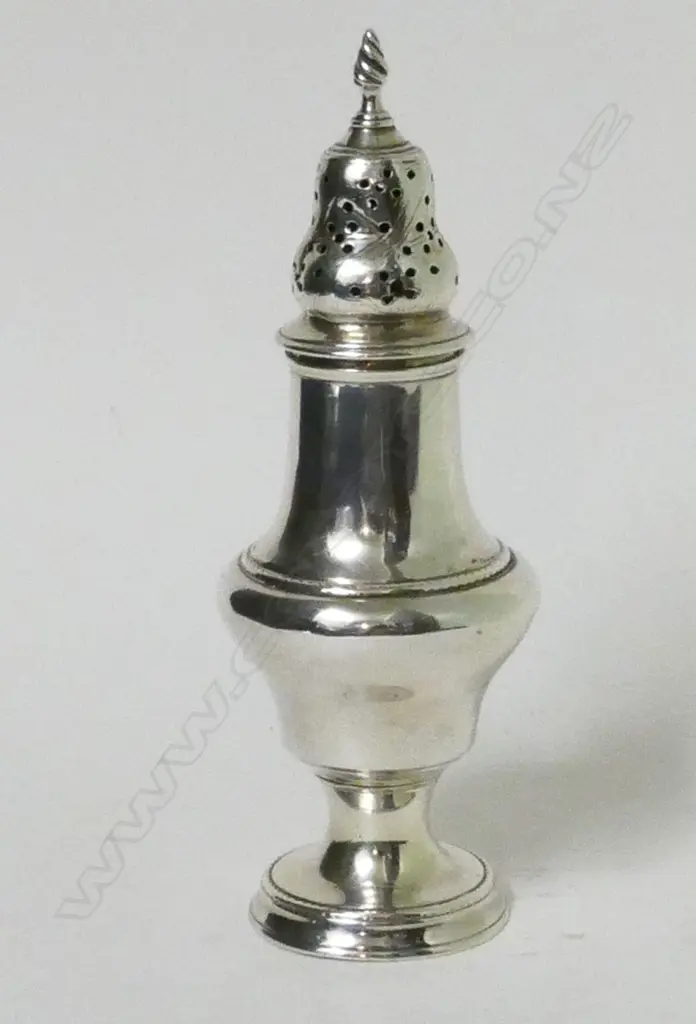 A heavy George III silver sugar caster Image 1++