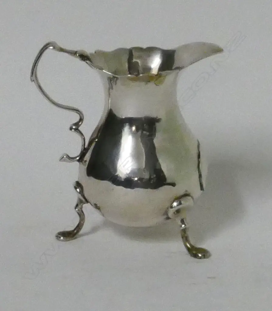 A George III silver pear shaped creamer Image 1++