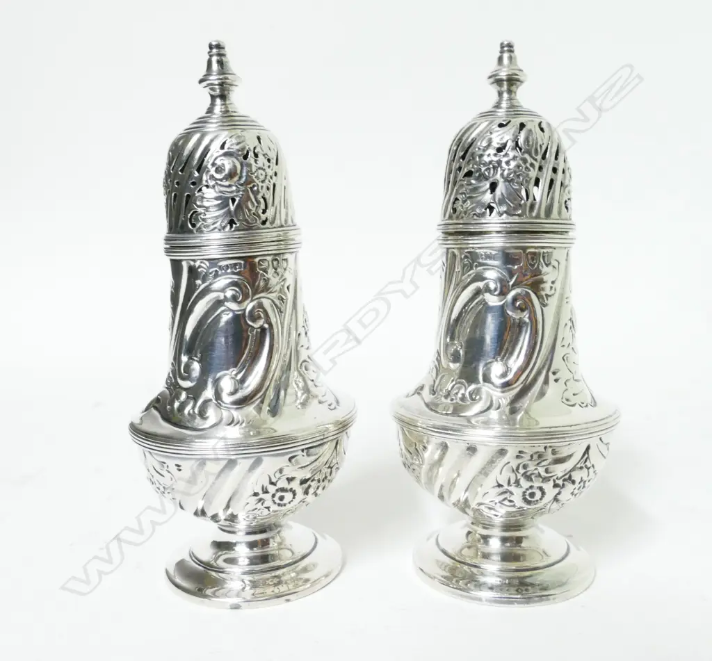 A pair of Victorian silver pepperettes Image 1++
