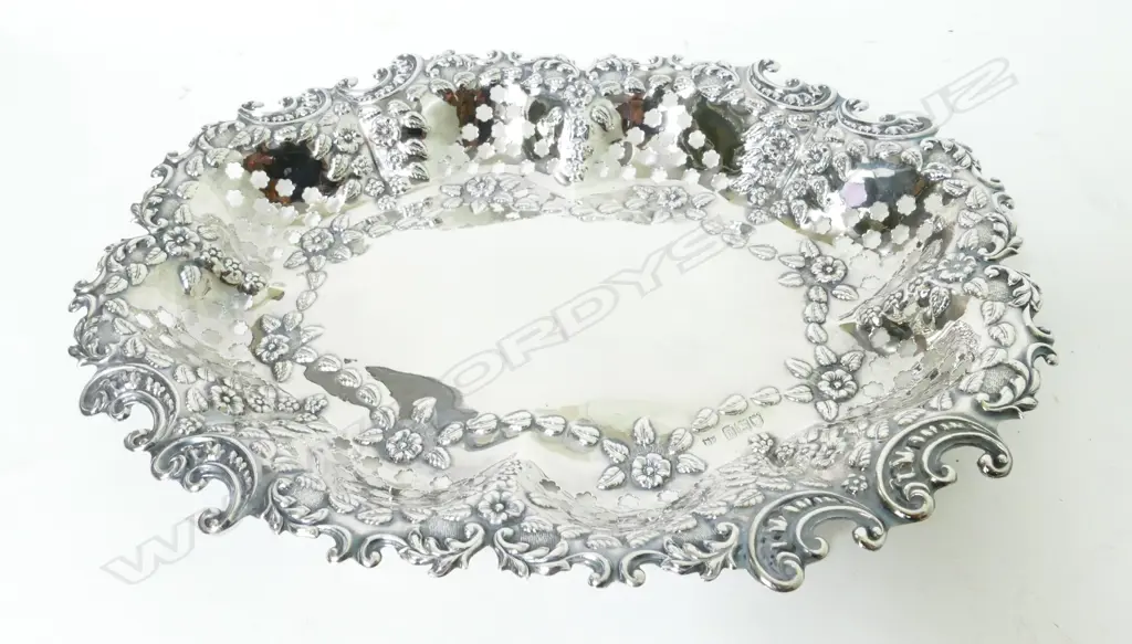 An Edwardian silver dish Image 1++