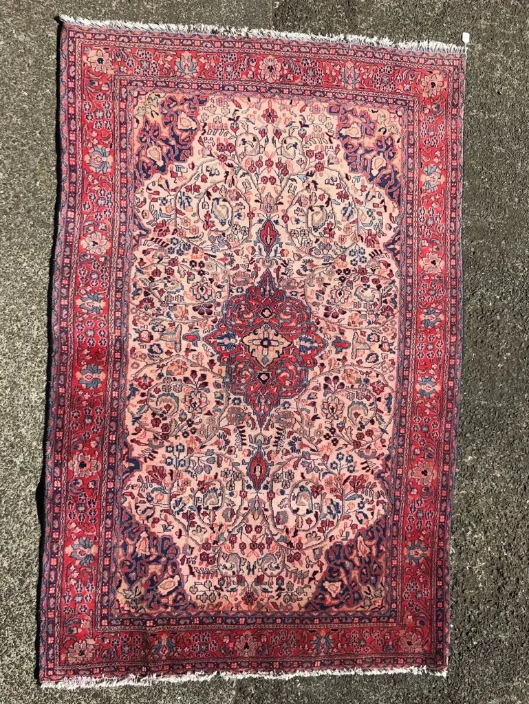 An Iranian Sarouk hand knotted carpet Image 1++