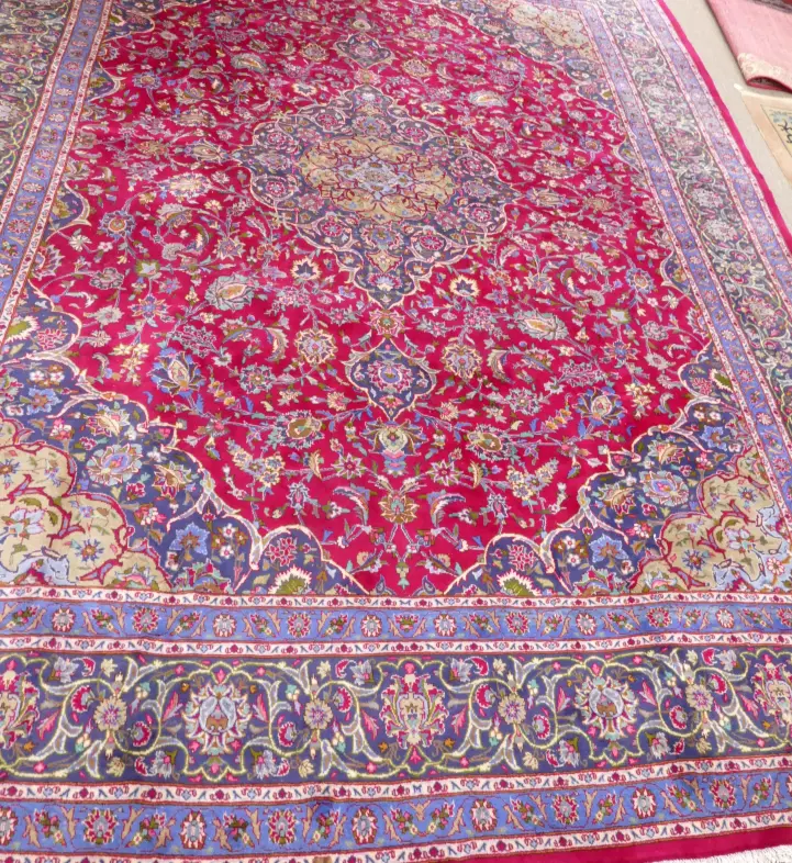 A large hand knotted Persian Meshed carpet Image 1++