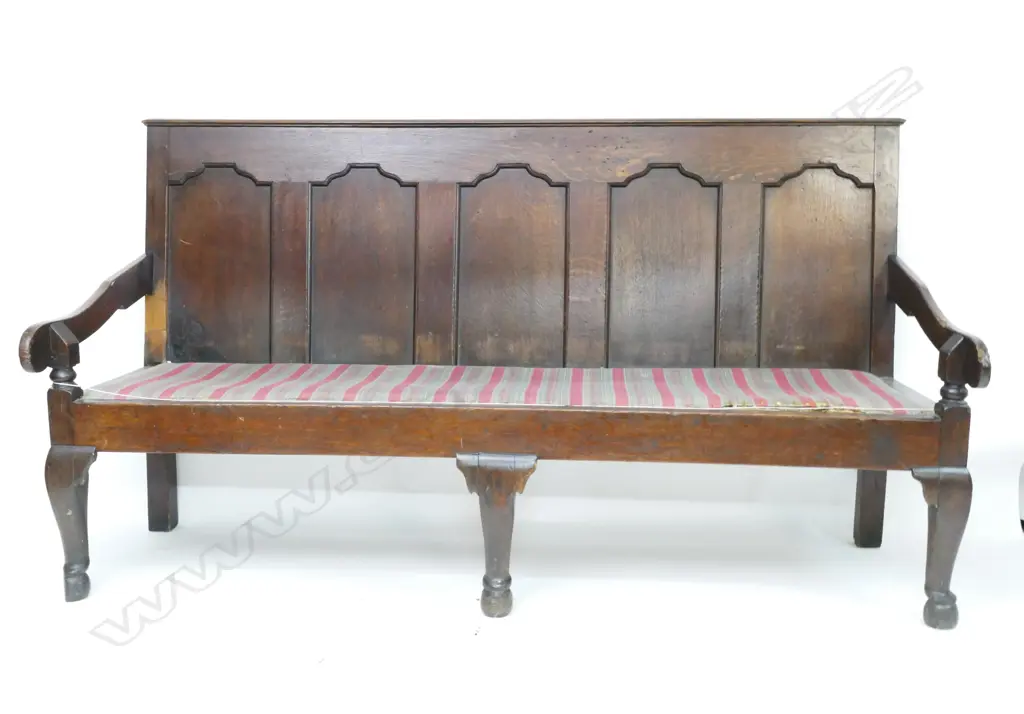 A George III oak five panelled back settle Image 1++