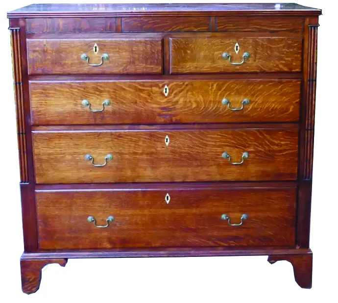 A George III oak front fronted chest of drawers Image 1++