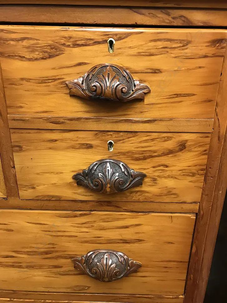 A colonial mottled kauri scotch chest Image 1++