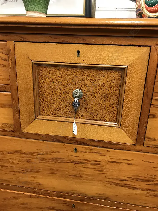 A colonial mottled kauri scotch chest Image 1++