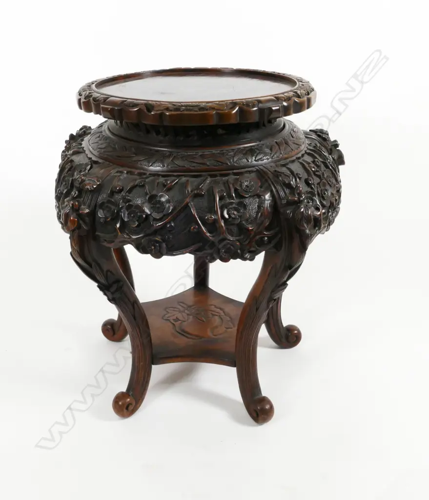 A late 19thC Chinese carved rosewood large vase stand Image 1++