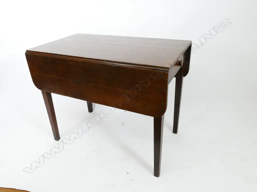 A late 19thC oak drop-side table Image 1++