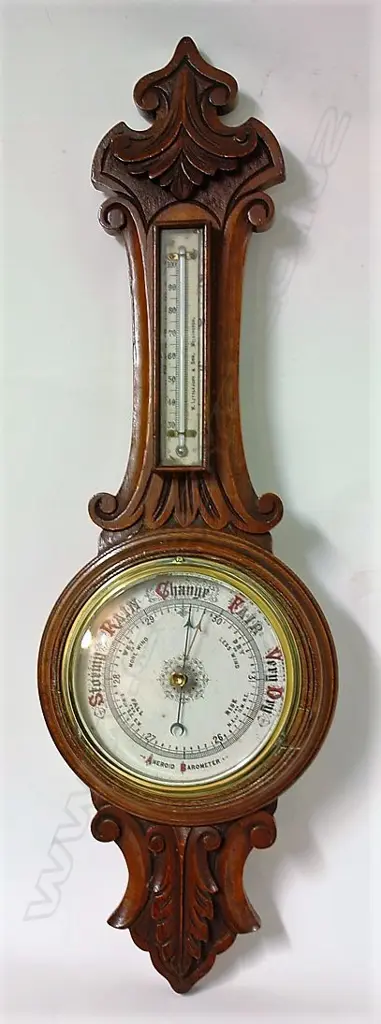 An Edwardian oak-cased banjo barometer Image 1++
