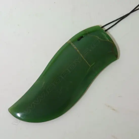 Owen Mapp carved greenstone pendant