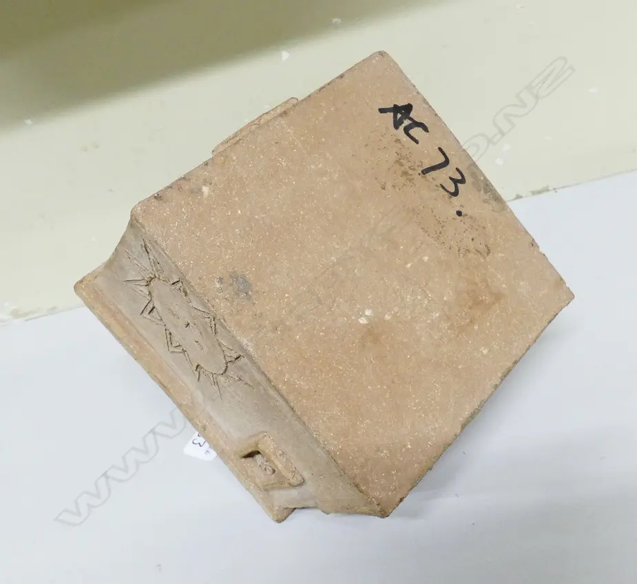 A Ann Wynn Reeves (Ann Clark) pottery house Image 1++