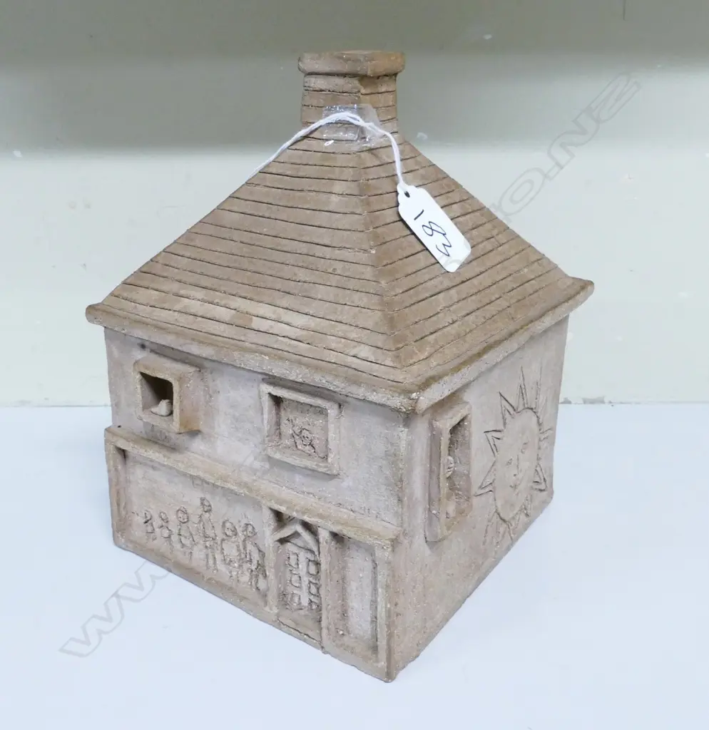 A Ann Wynn Reeves (Ann Clark) pottery house Image 1++