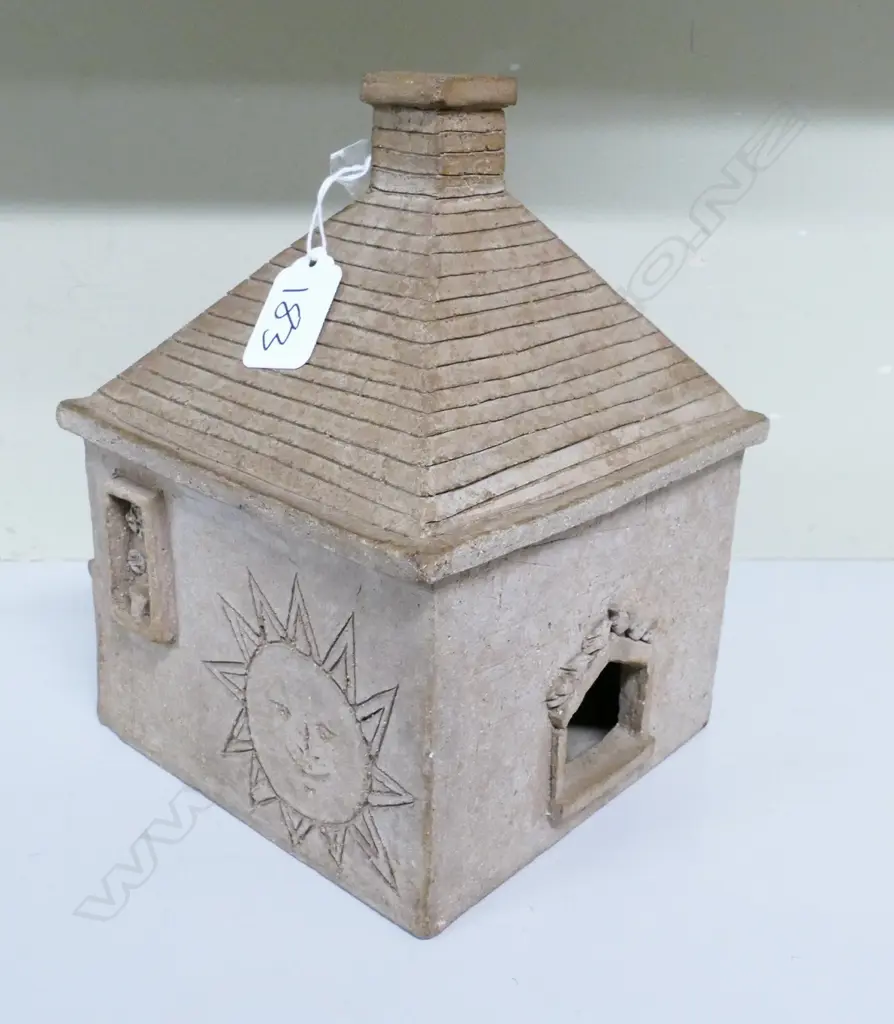 A Ann Wynn Reeves (Ann Clark) pottery house Image 1++