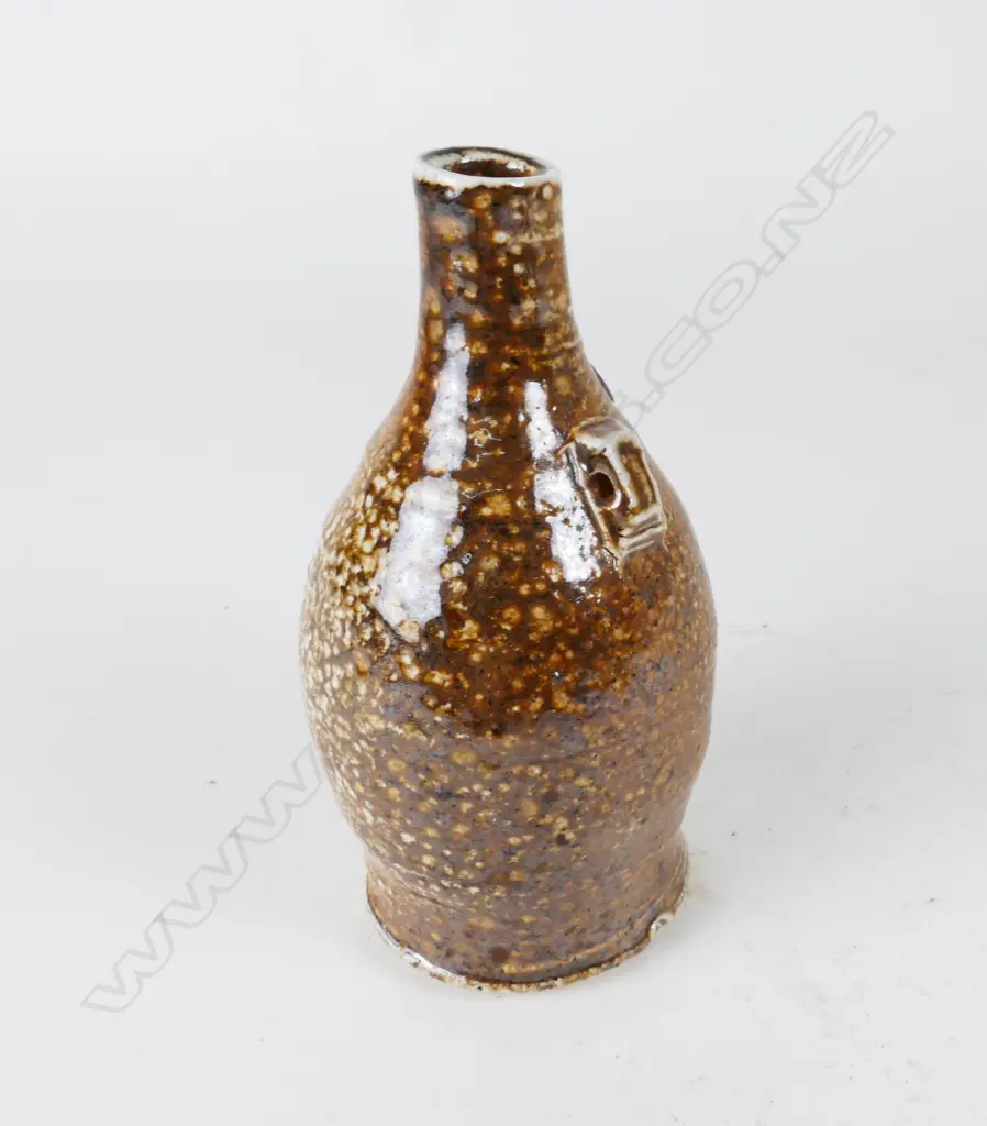 A Duncan Shearer clay bottle Image 1++