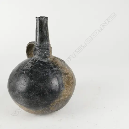 A pre-Columbian Chimú culture carafe