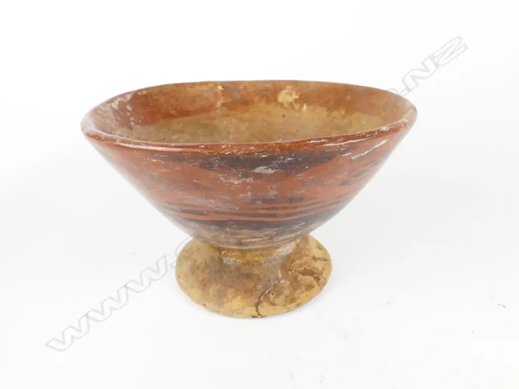A pre-Columbian Ecuadorian pottery pedestal bowl Image 1++