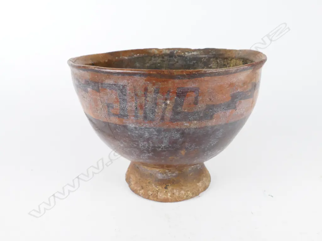 A pre-Columbian Ecuadorian pottery pedestal bowl Image 1++